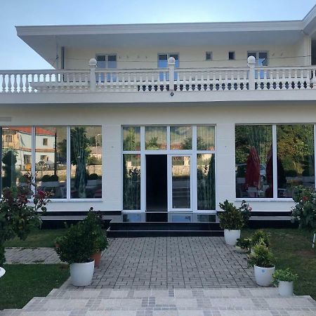Hotel Taverna Zisi Erseke エクステリア 写真