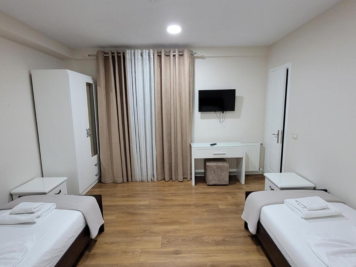 Hotel Taverna Zisi Erseke エクステリア 写真