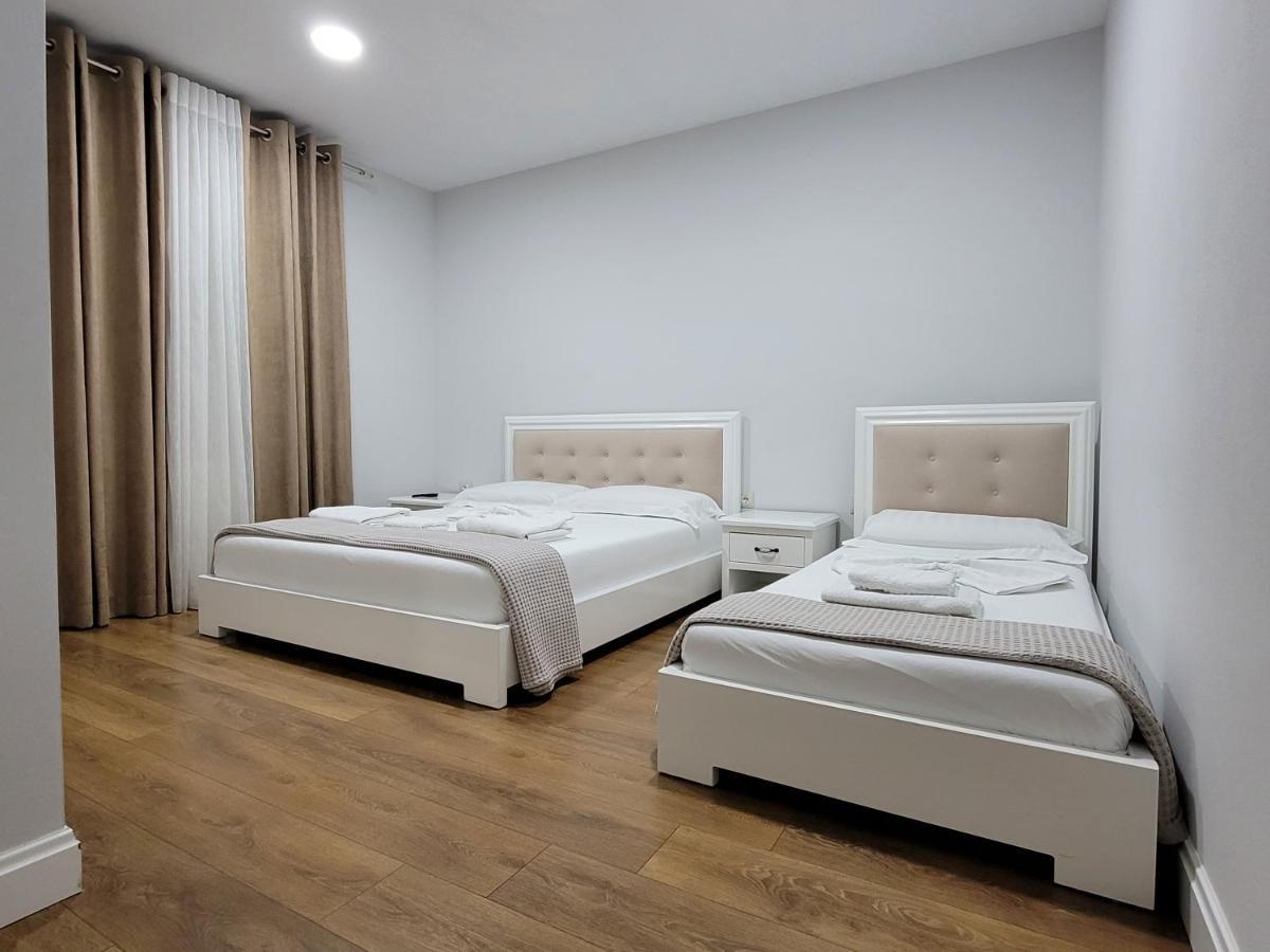 Hotel Taverna Zisi Erseke エクステリア 写真