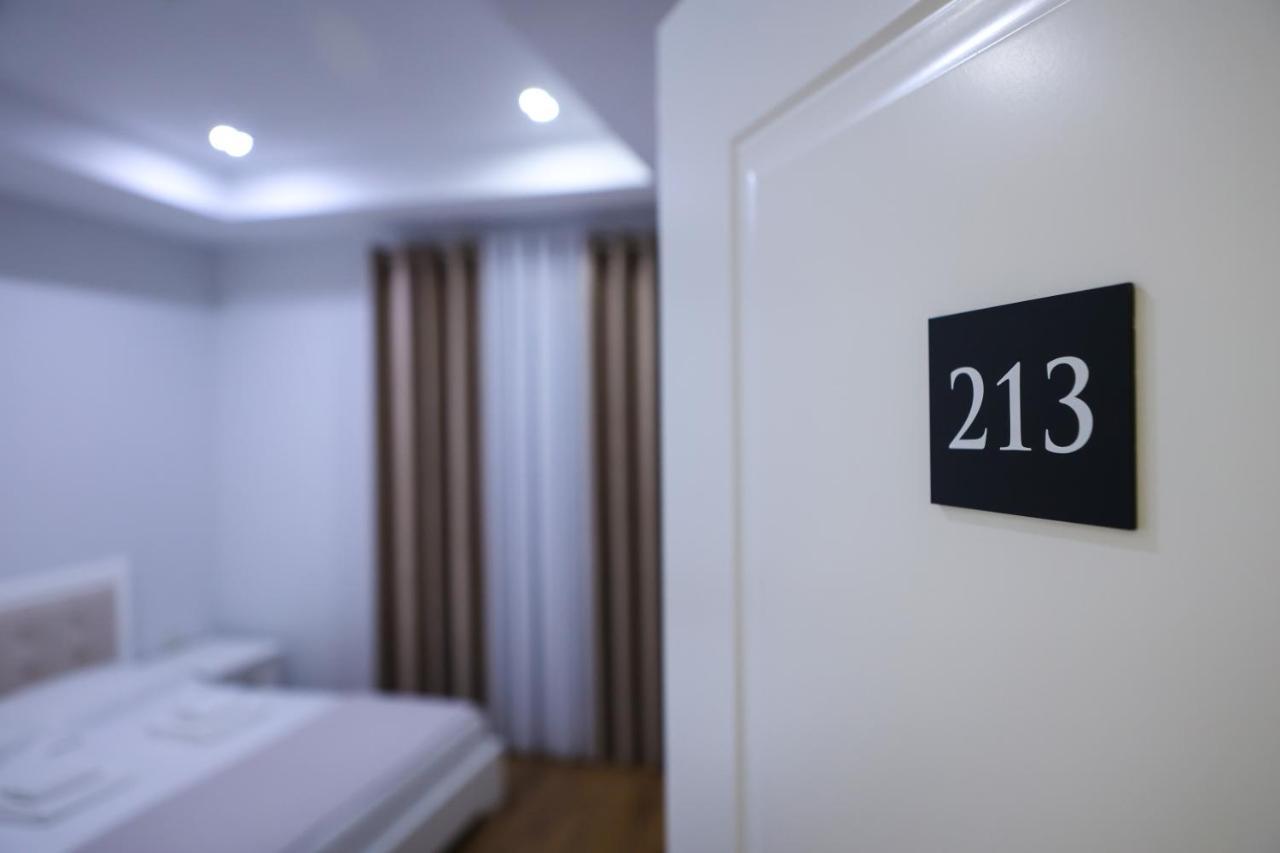 Hotel Taverna Zisi Erseke エクステリア 写真
