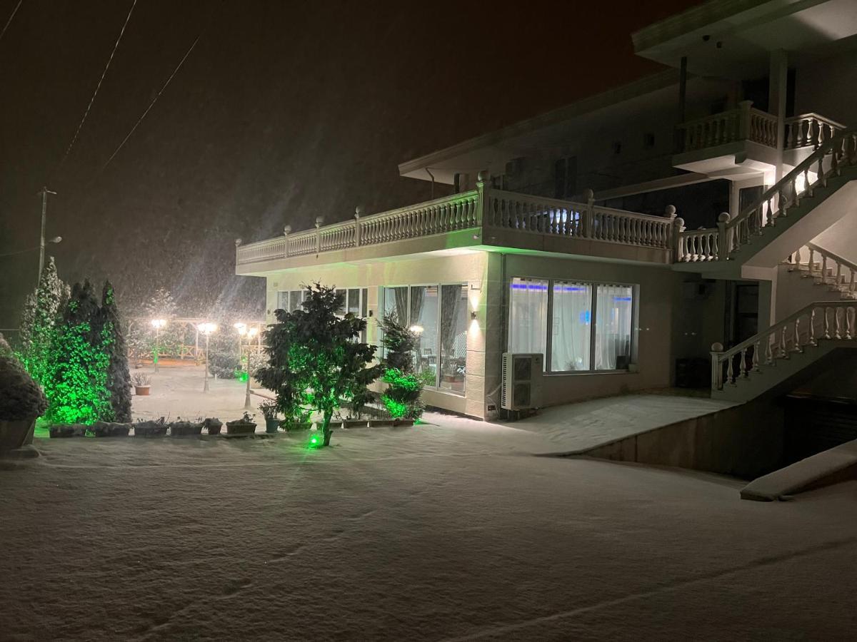 Hotel Taverna Zisi Erseke エクステリア 写真